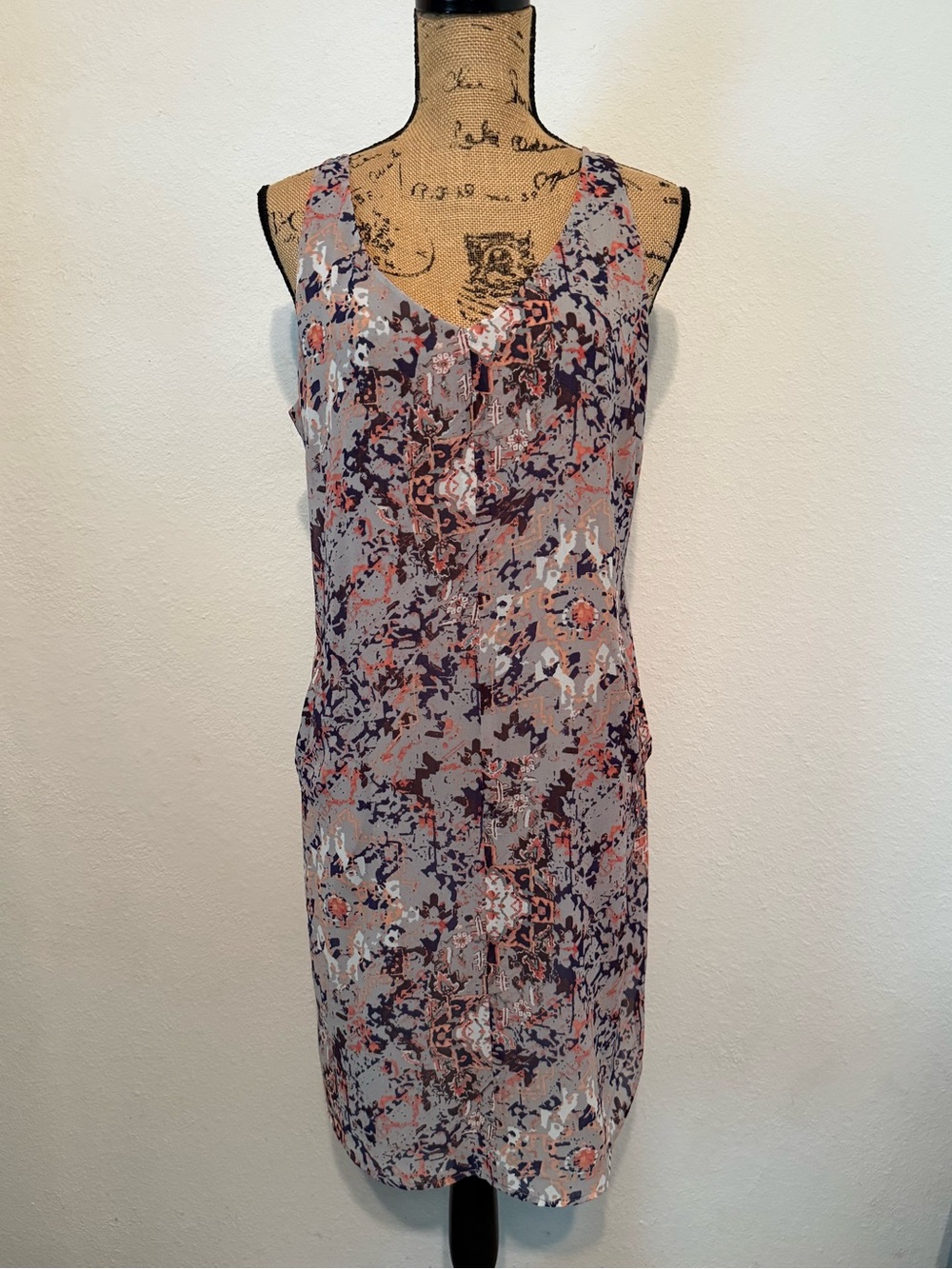 Cabi sleeveless fresco shift dress size medium